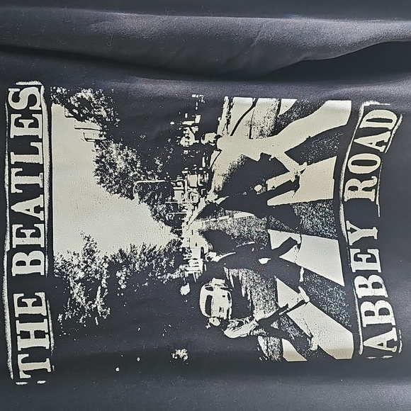 NWT Hybrid The Beatles Abbey Road Album Songs  Black Crewneck Sweater L - Picture 3 of 15